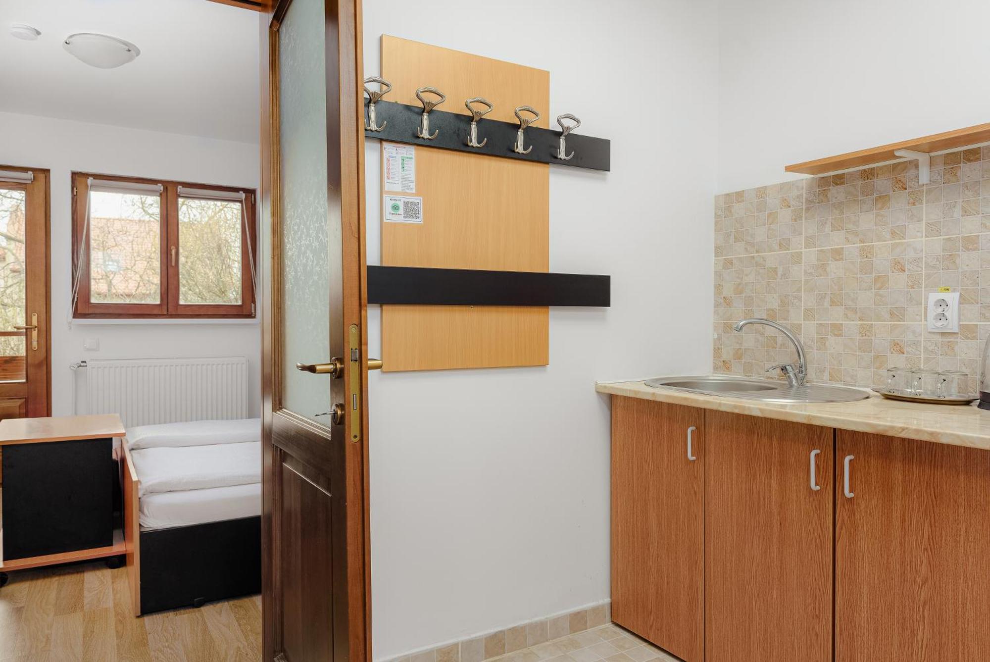 Business Transit To Therme & Bucharest Airport Saftica Exterior photo